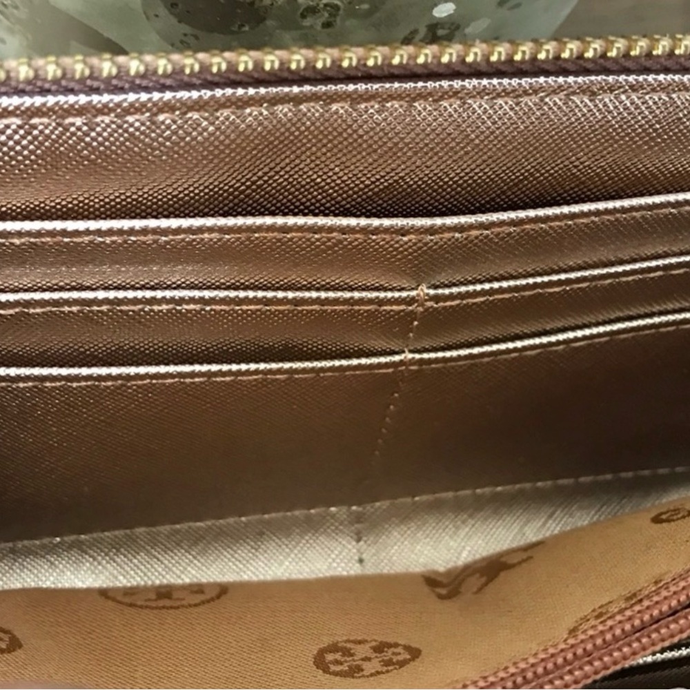 Tory Burch Robinson zip continental wallet in a metallic rose gold W/ Dust bag - Picture 6 of 11